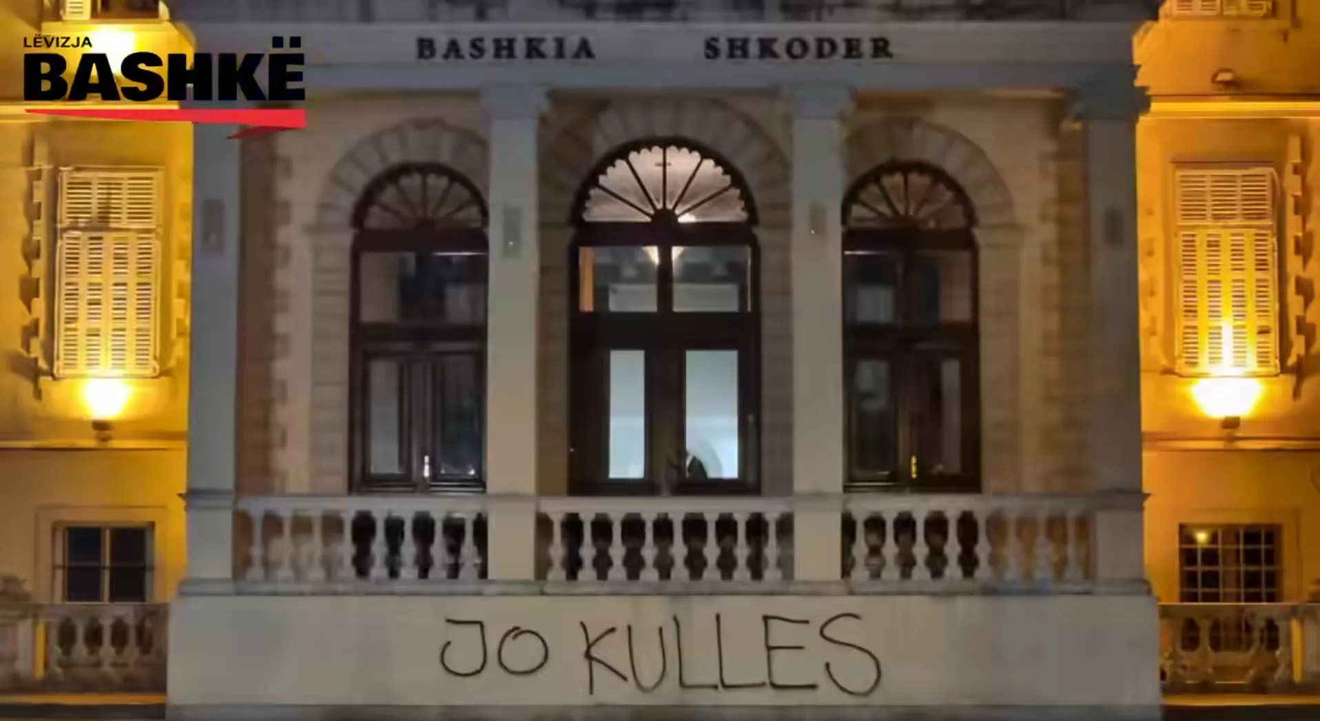 Grafiti ne Bashkine e Shkodres 'Jo Kulles'