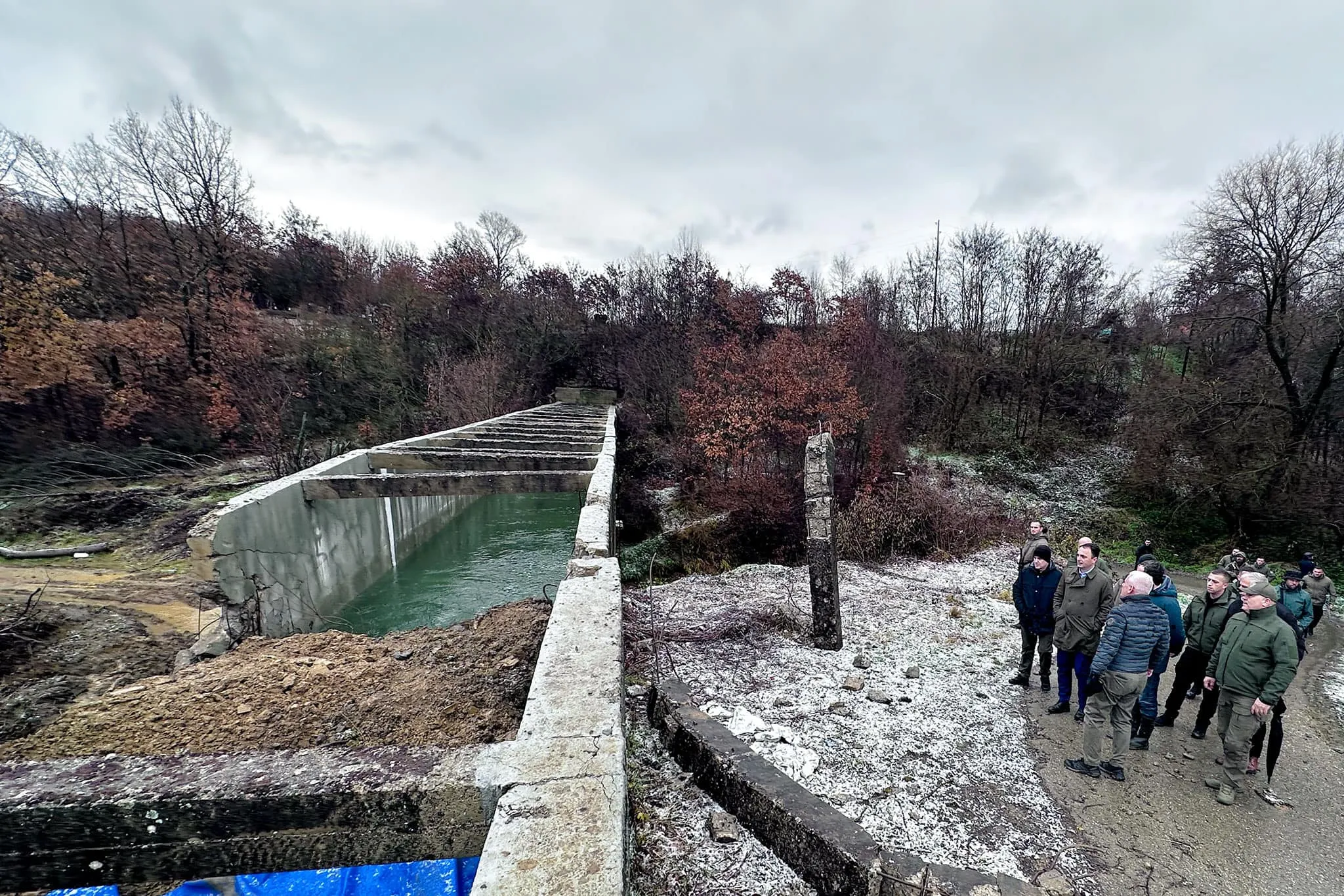 Pamje nga sabotazhi i kanalit të ujit në Ibër-Lepenc