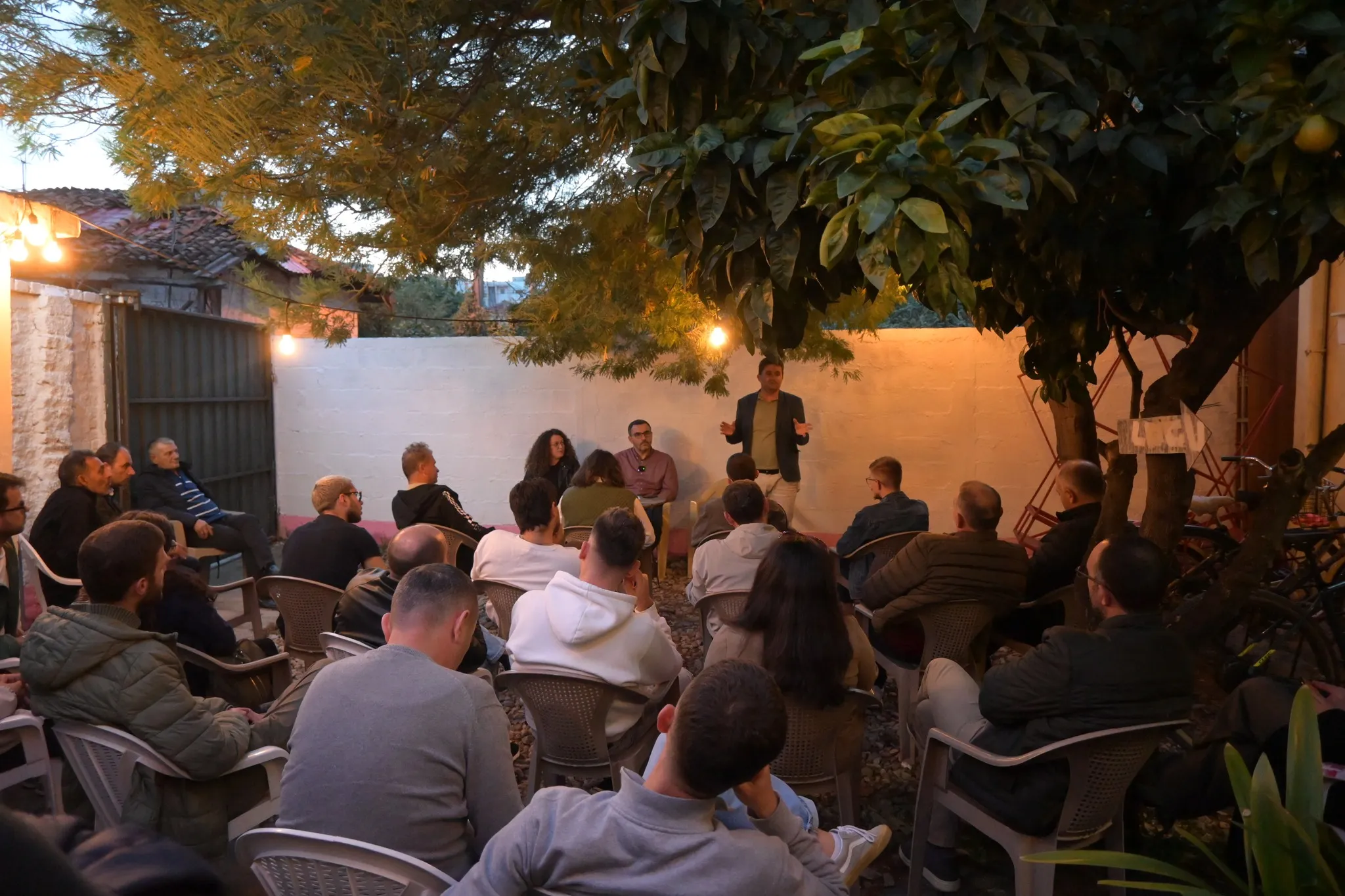 Foto nga takimi me punotorët në selinë e Lëvizjes Bashkë