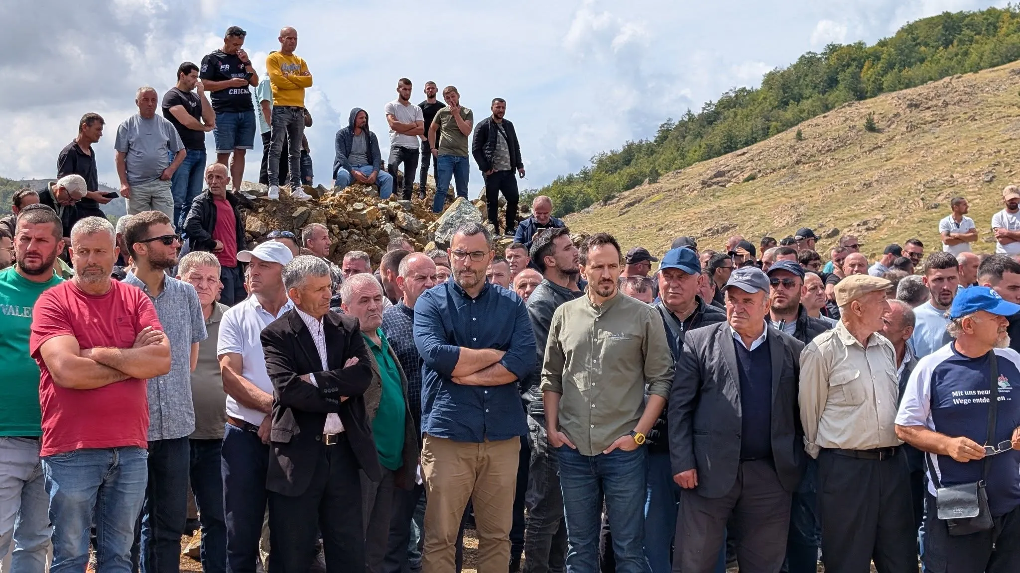 Pamje nga protesta e banorëve të Martaneshit për mbrojtjen e burimeve ujore
