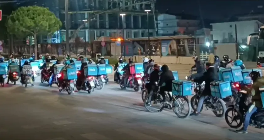 Motiristët e Wolt gjatë protestës së tyre